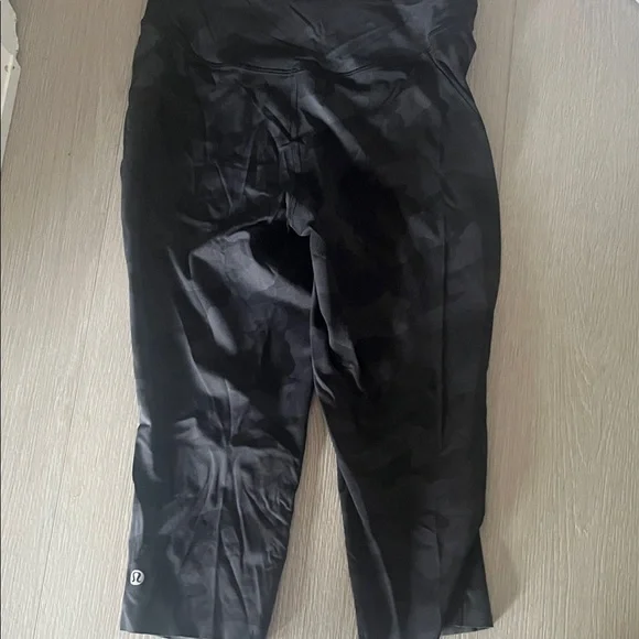 Lululemon Black Camo High-Waist Cropped Leggings - Picture 2 of 5